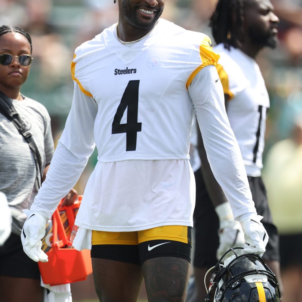 Knock knock (Who is it?) Aaron Rodgers and DK Metcalf who could Knock knock (Who is it?) Aaron Rodgers and DK Metcalf who could